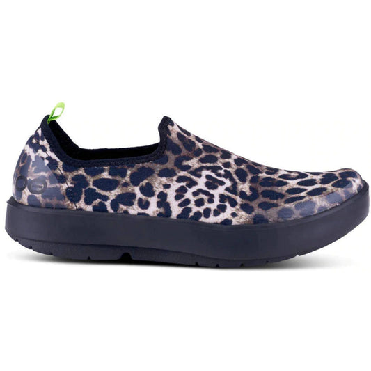 Women's OOFOS OOmg EeZee, Cheetah, 8.5 B Medium