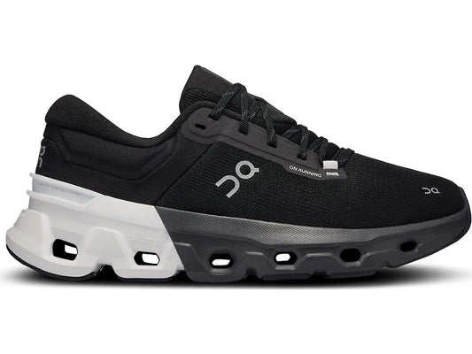Women's On Cloudflyer 5, Black/White, 7 B Medium